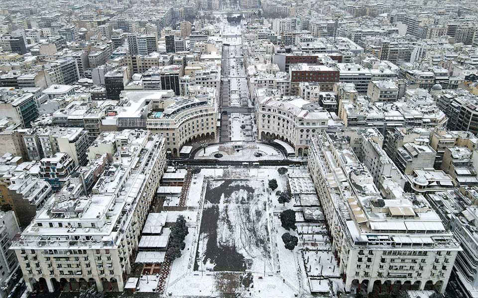 Thành phố Thessaloniki – thành phố lớn thứ 2 Hy Lạp cũng được bao phủ trong làn tuyết trắng huyền bí.